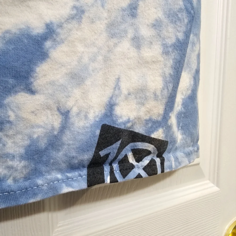 ✨️3/$20 Tees✨️ 10.Deep Blue Cloud Tie-Dye Graphic Short Sleeve T-shirt - No Tag - Picture 5 of 7
